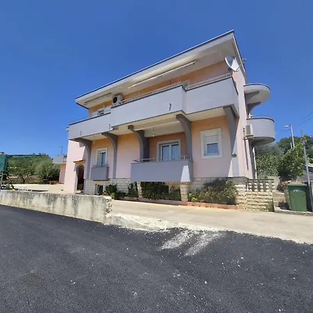 Apartament Den