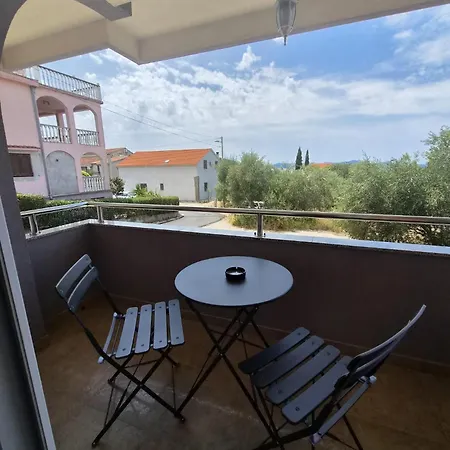 Apartament Den *